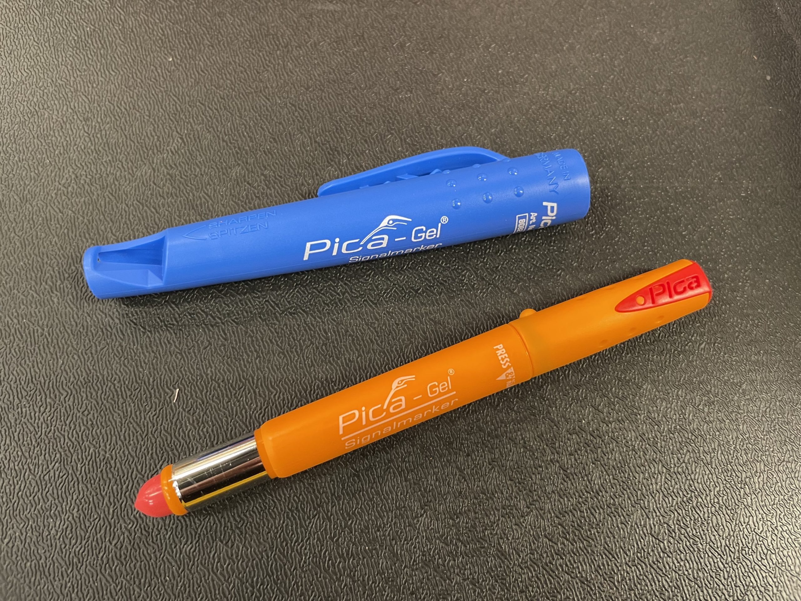 9B40C194-C26C-4588-960E-