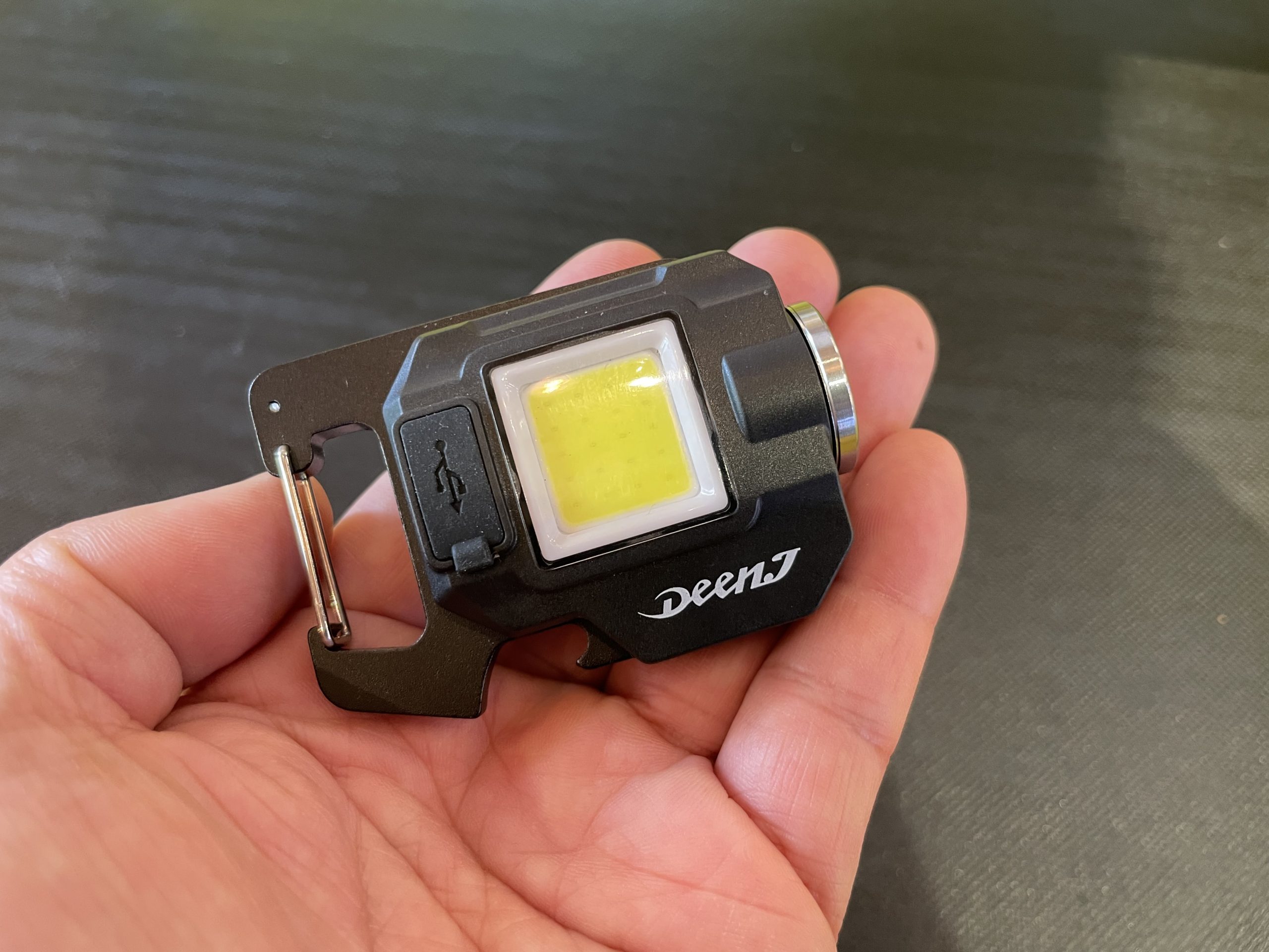 DEEN.Jの充電式カラビナ付きLEDライト - ☆工具屋てっちゃんの
