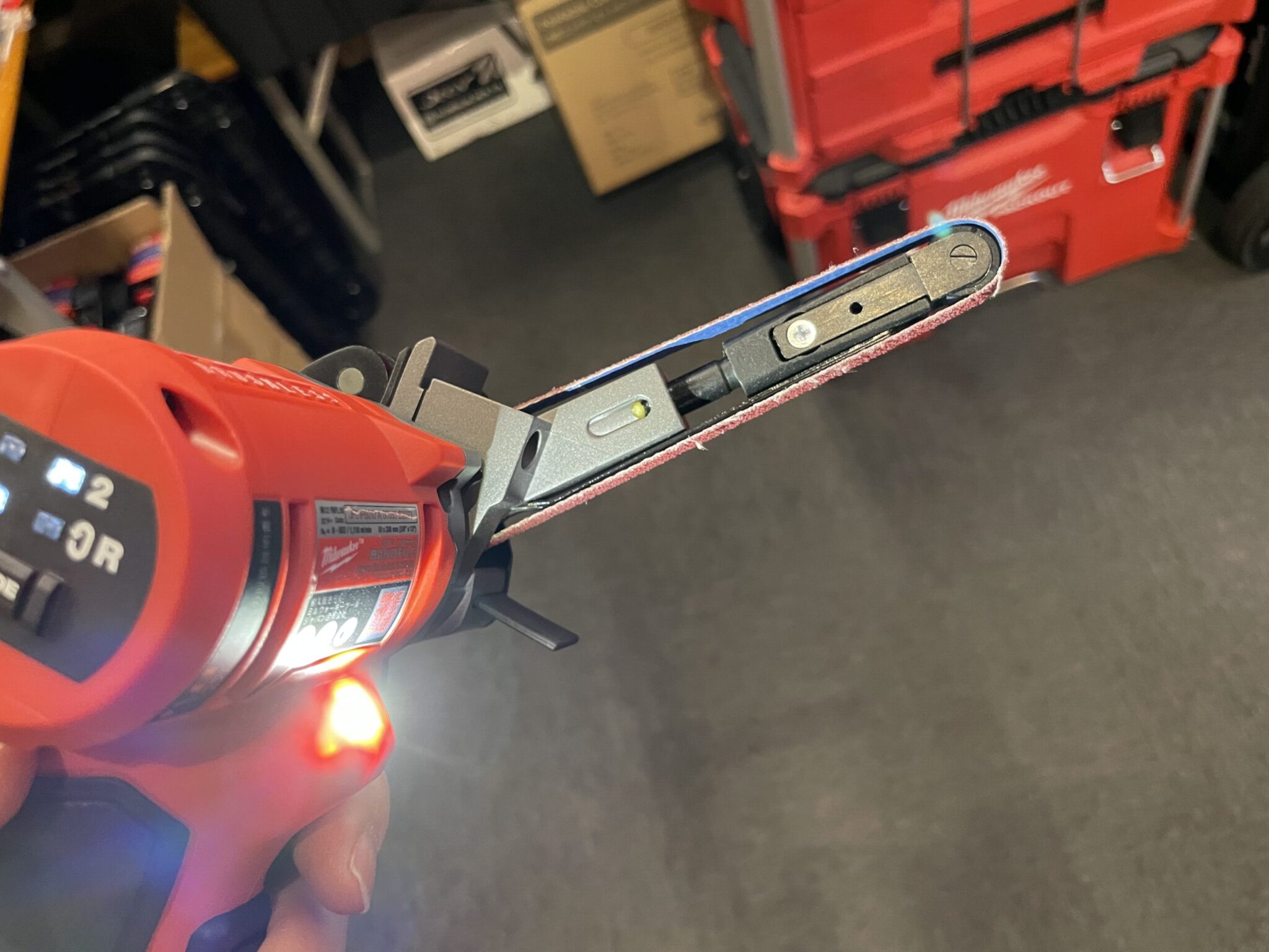 これは便利！ミルウォーキーの充電ベルトサンダー ★工具屋てっちゃんの工具ブログ！