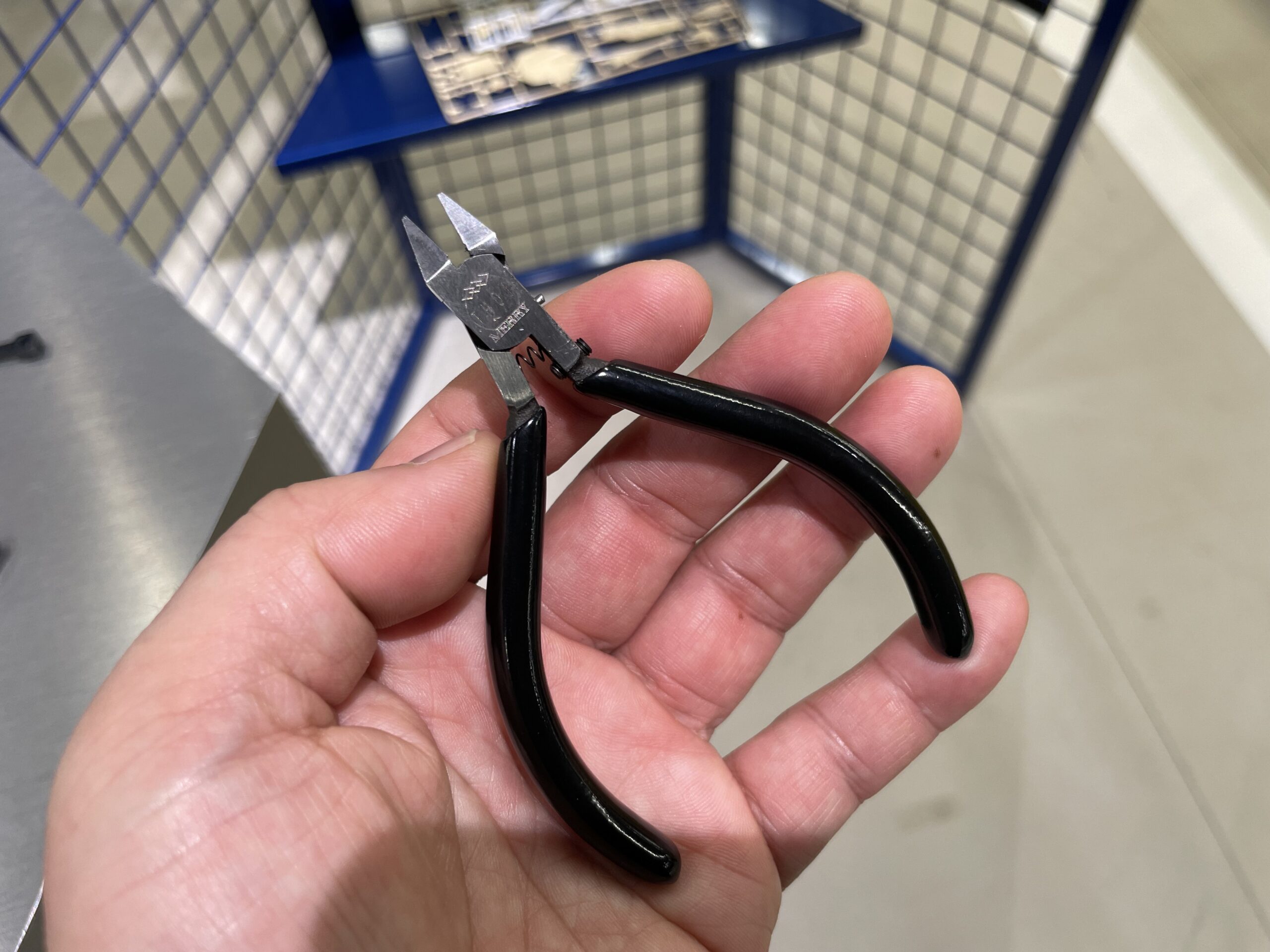 手作業で仕上げる超薄型ニッパーメリーのTH01 - 工具屋てっちゃんの工具ブログ