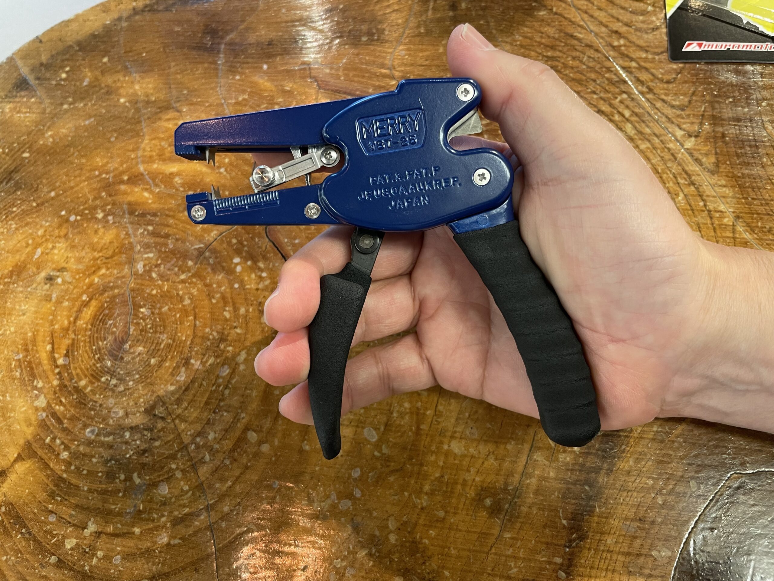 メリーのミニストリッパー！小さくて便利なんですよ - ☆工具屋