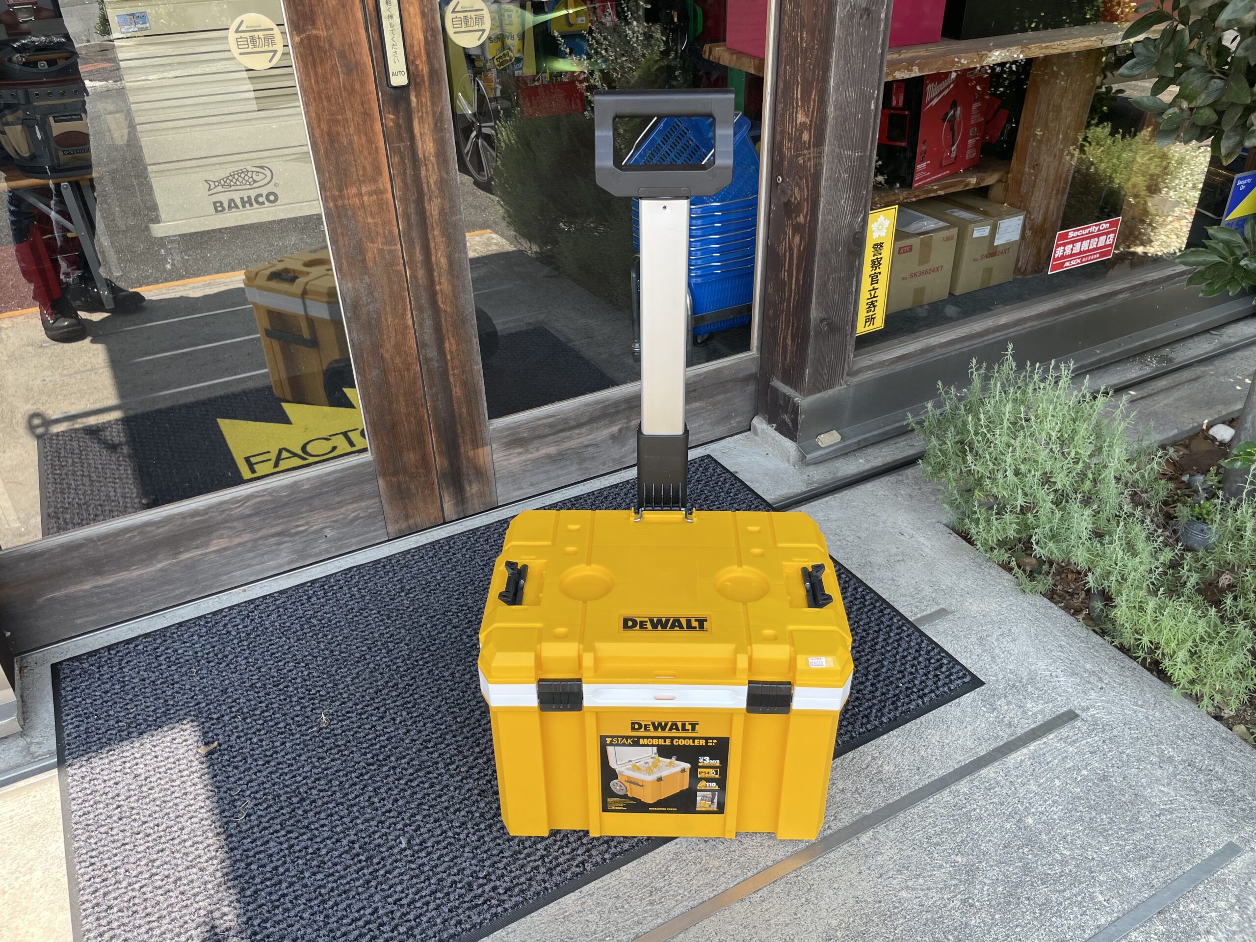 工具好きはクーラーボックスもDEWALT - ☆工具屋てっちゃんの工具ブログ！