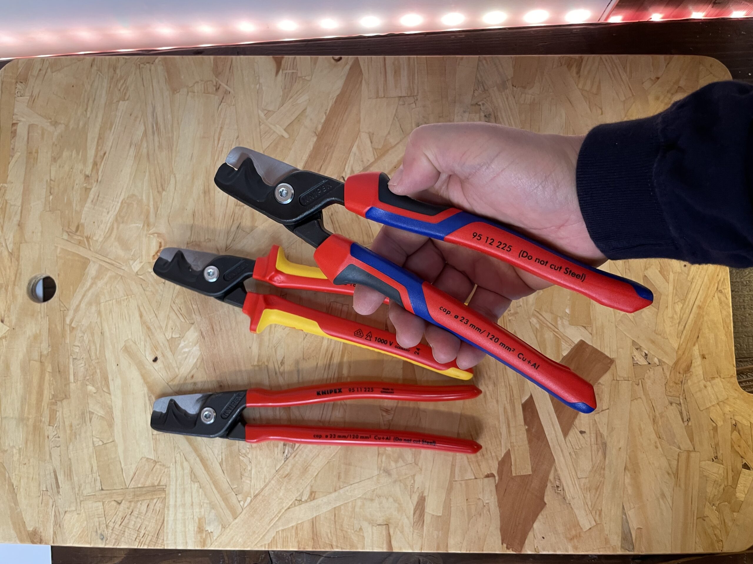 2種類の刃が特徴のKNIPEXのステップカットXL - ☆工具屋てっちゃんの