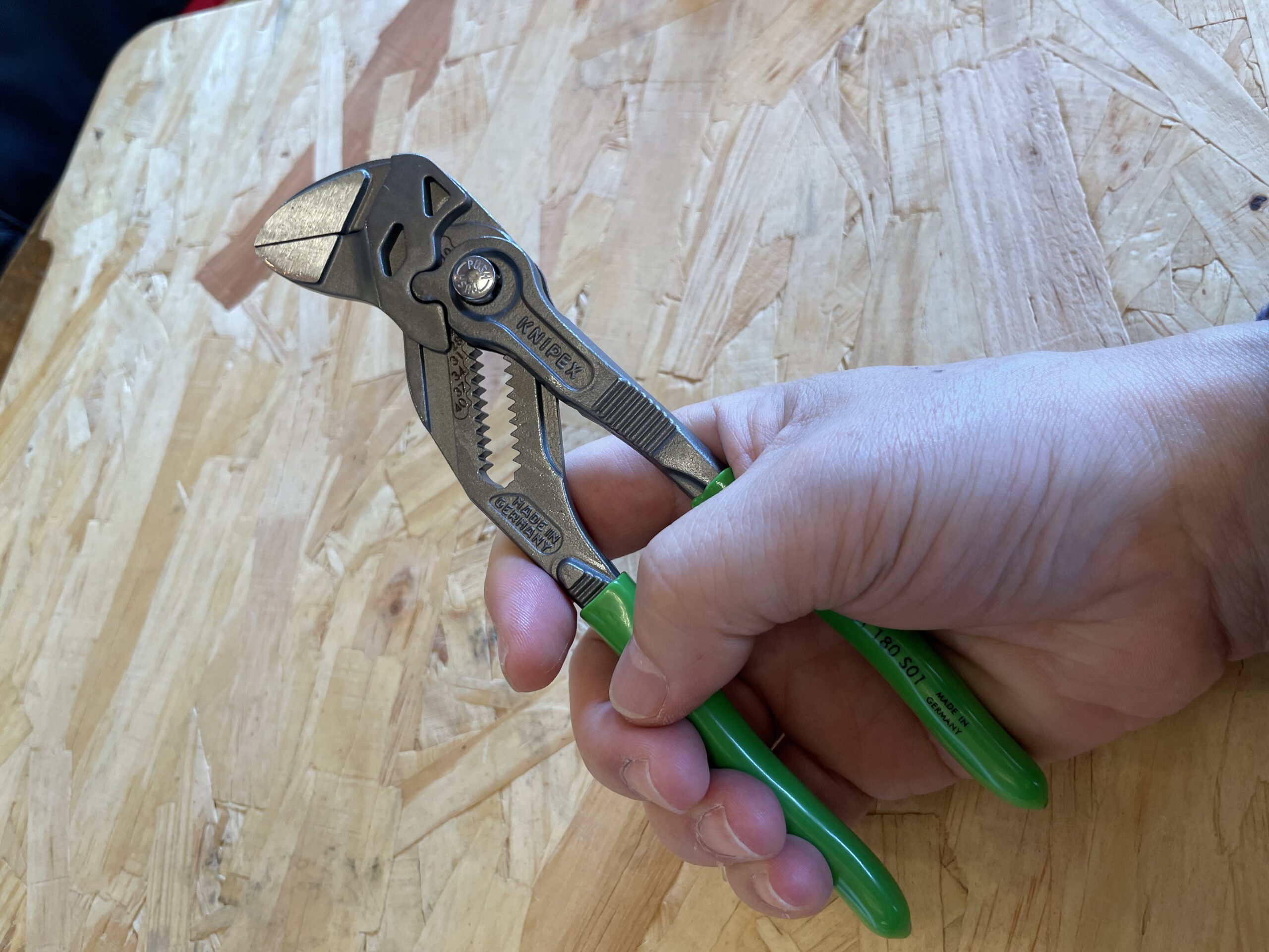 KNIPEXの限定品グリーングリップのプライヤーレンチ！ - ☆工具屋