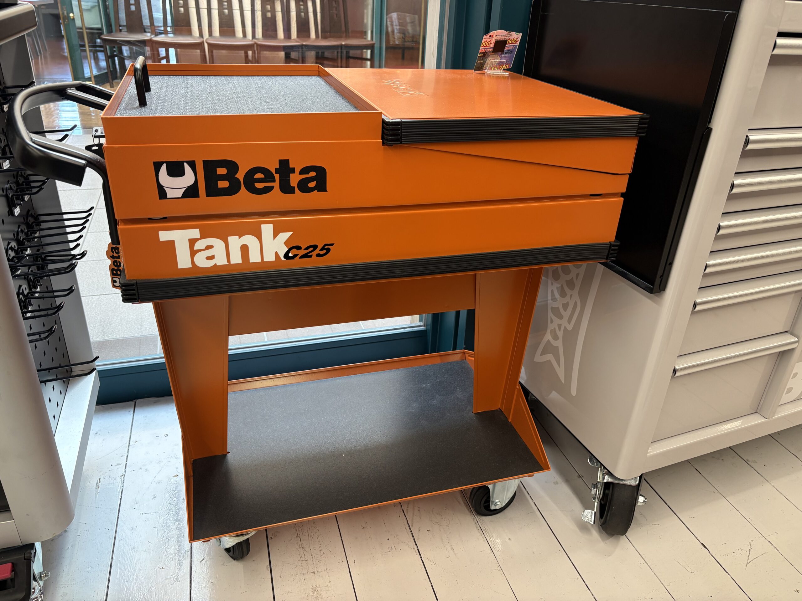 イタリアの工具ブランドならではのデザインです！ - ☆工具屋