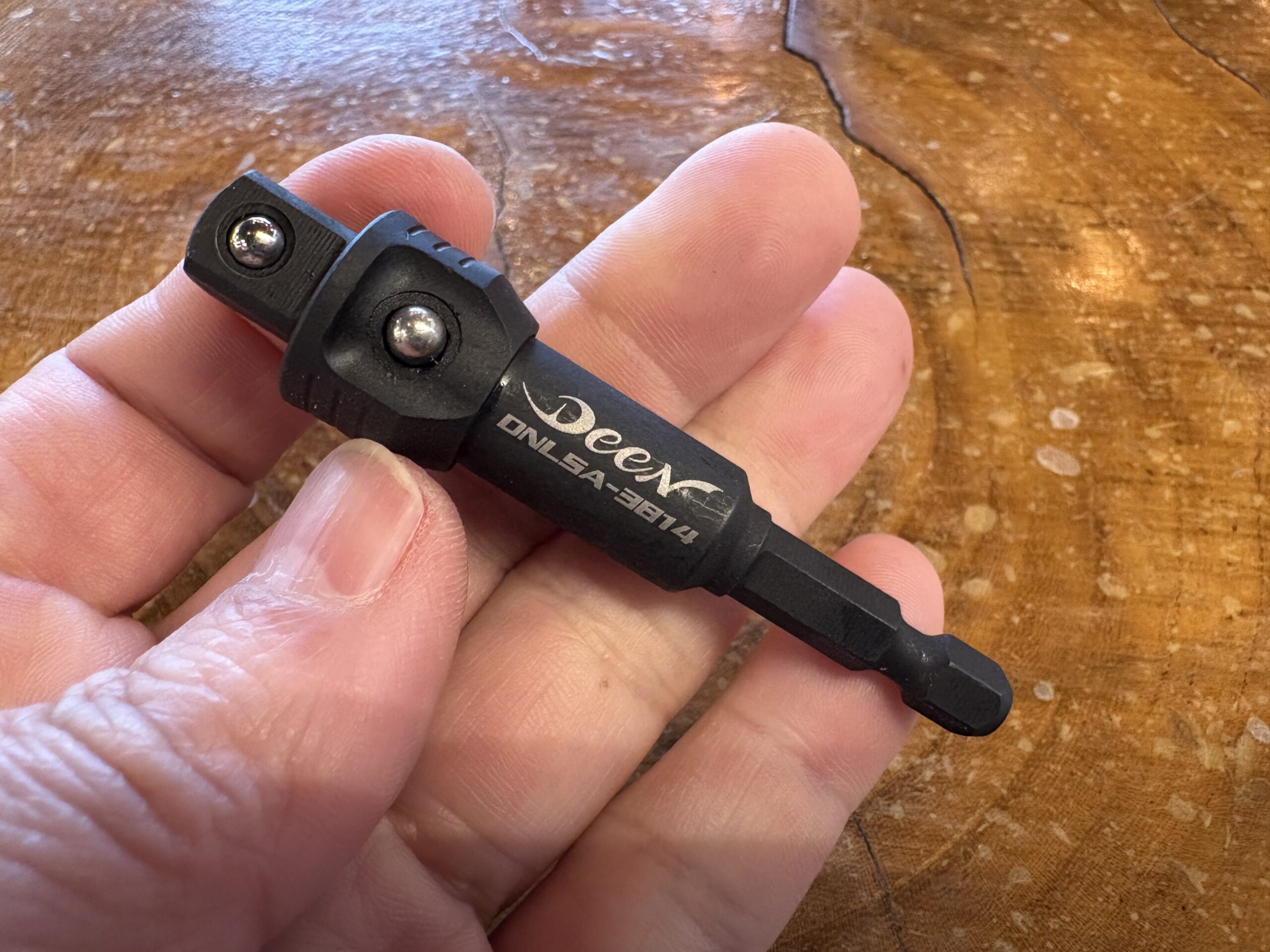 作業効率アップ！ロック機構付きソケットアダプター - ☆工具屋