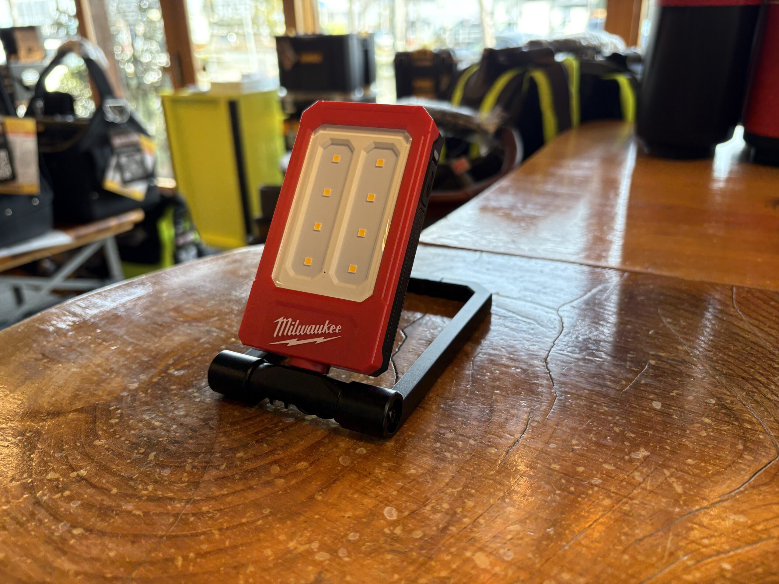 Milwaukee IR FFL 折りたたみワークライト Milwaukee（ミルウォーキー） 内蔵充電式 折りたたみ型投光器 IR