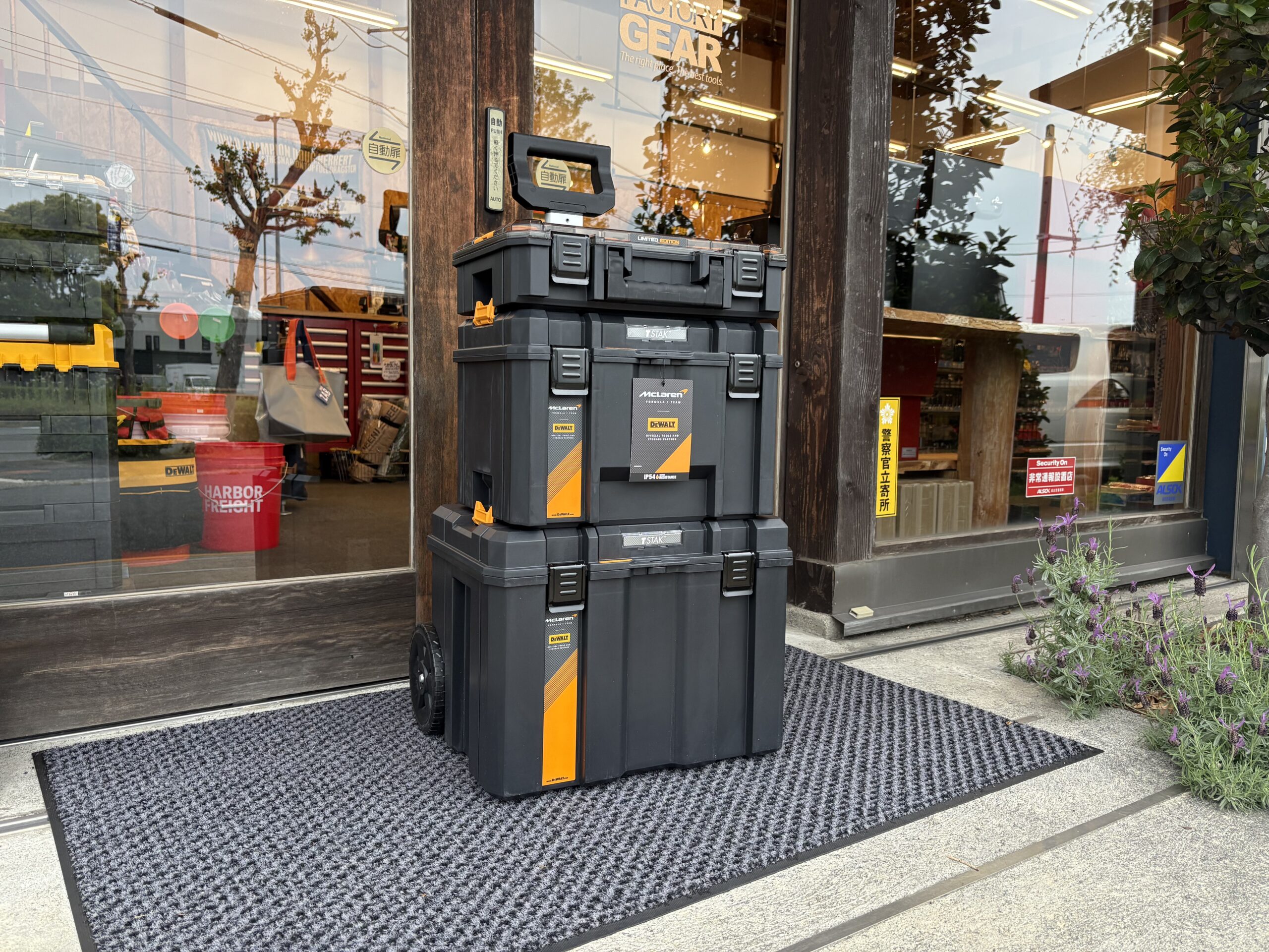日本入荷わずか！DEWALT×マクラーレン 限定ツールボックスがカッコいい
