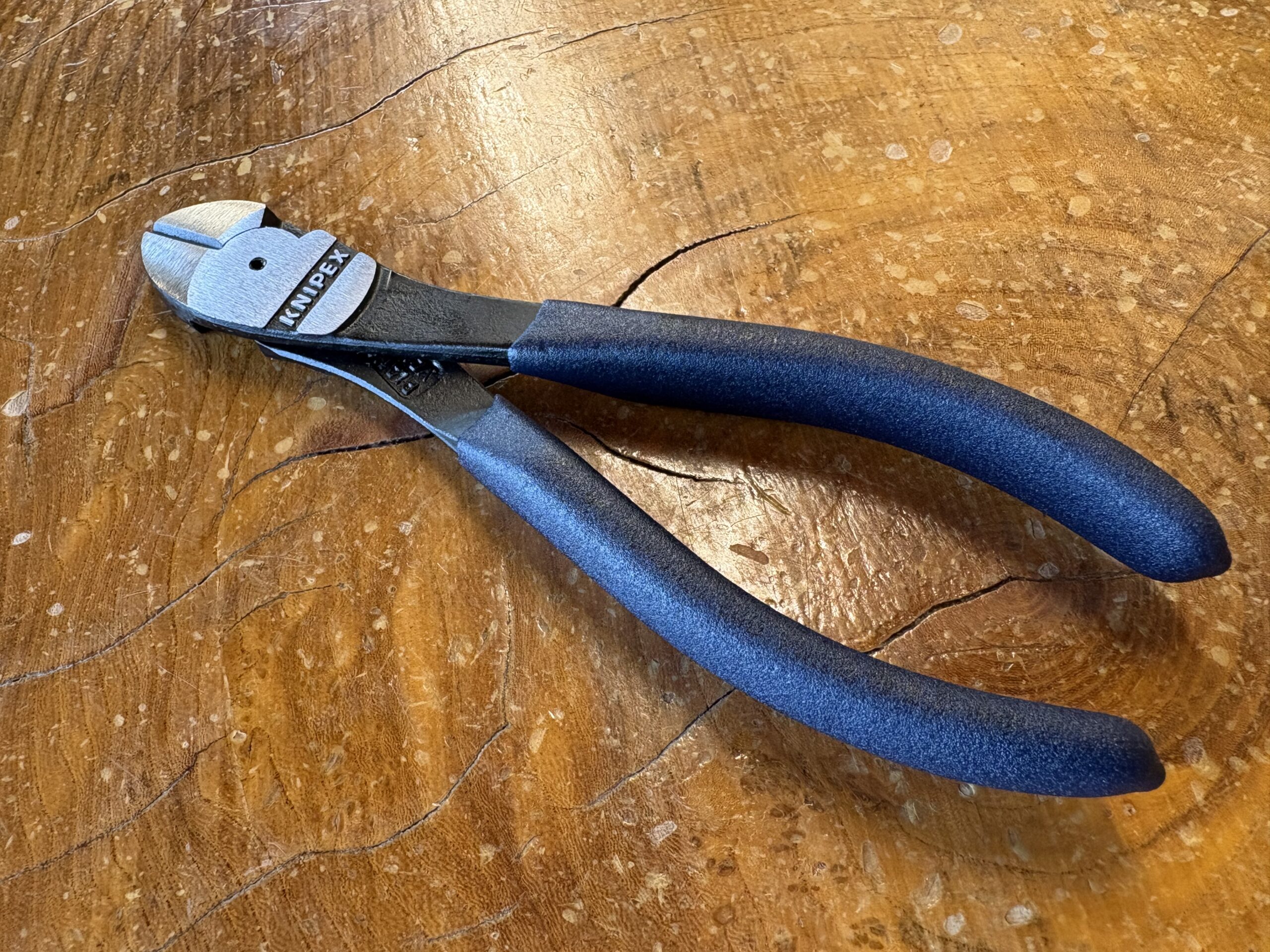 BULL ページ 変則二重編み KNIPEXの定番ニッパーに“ネイビーの誘惑”登場！数量限定モデル