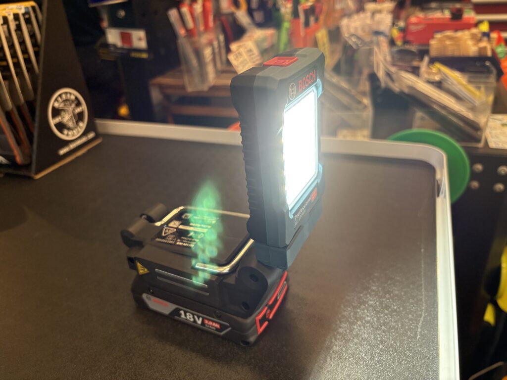 共通バッテリーで即戦力！BOSCHコードレスライトが使える！ - ☆工具屋