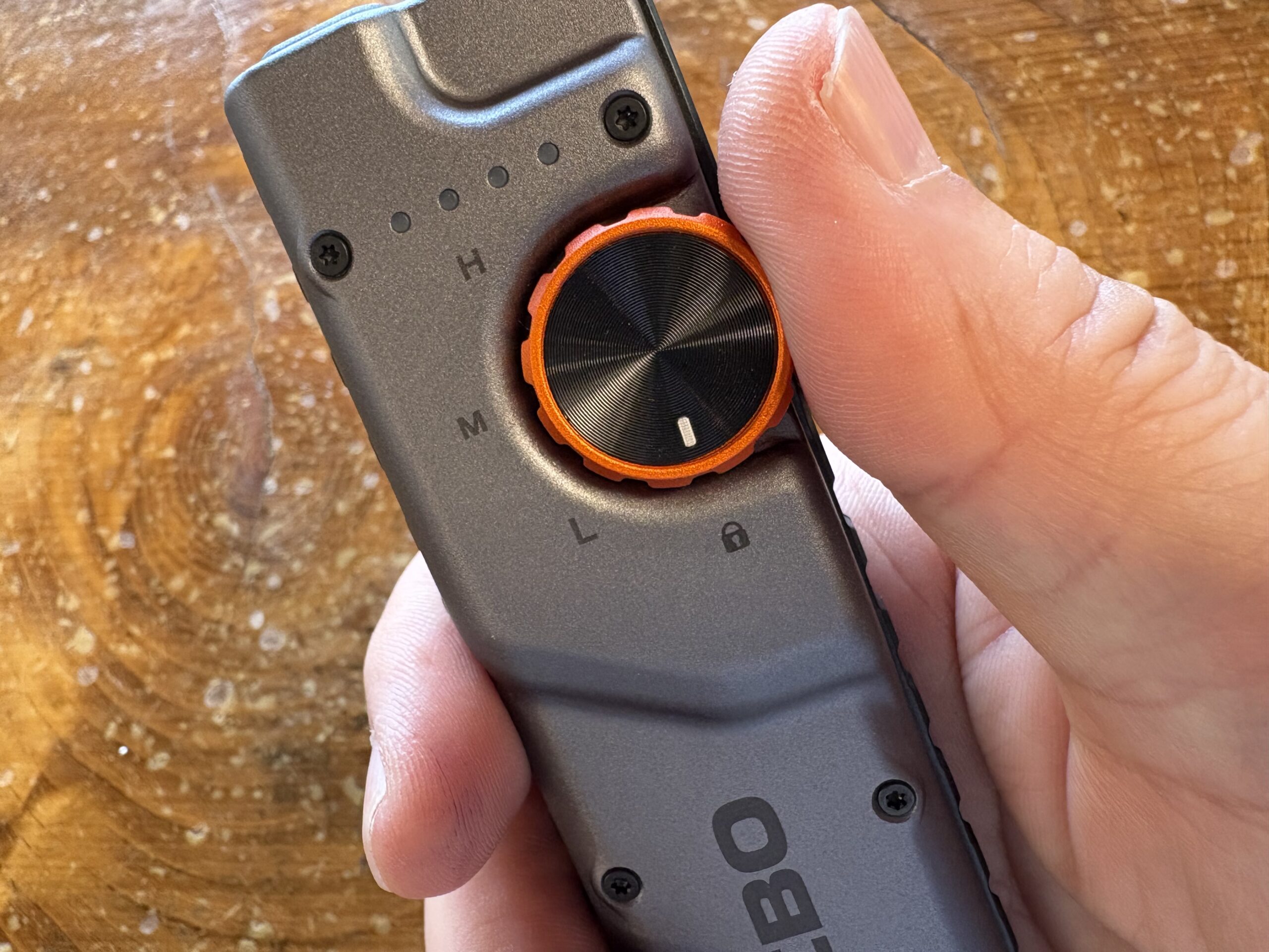 NEBO Edge 2K ポケットライト | 2000ルーメン 5つのライトモード タクティカルLED懐中電灯