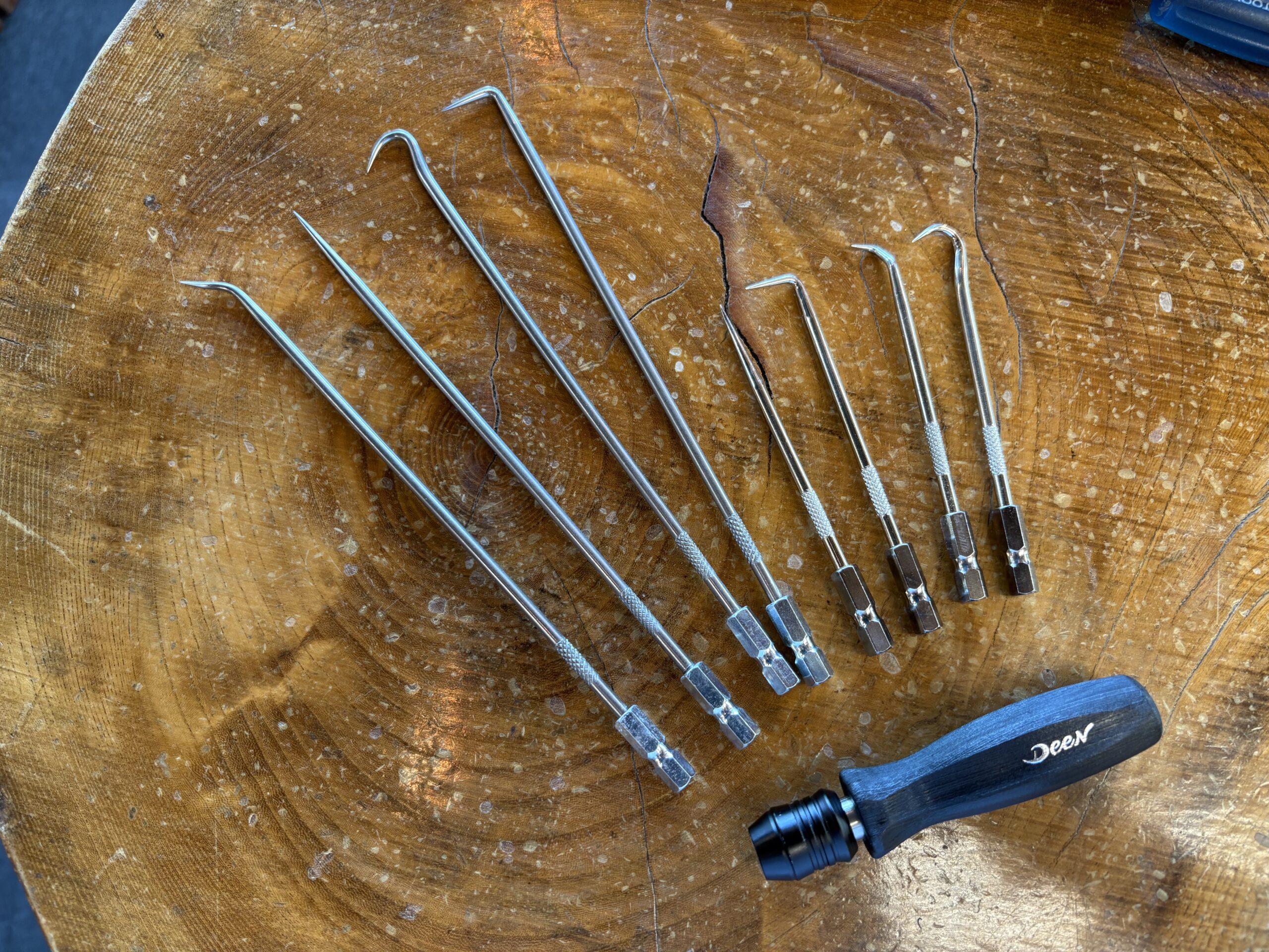 ピックツールの常識を変える！DEENの差し替え式アイディア商品