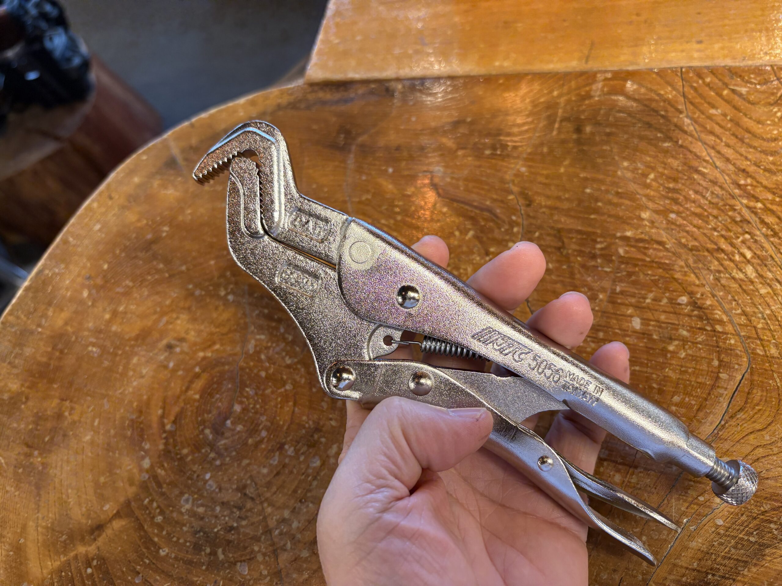 丸モノも六角も掴んでロック！JTC5056で作業効率アップ - ☆工具屋