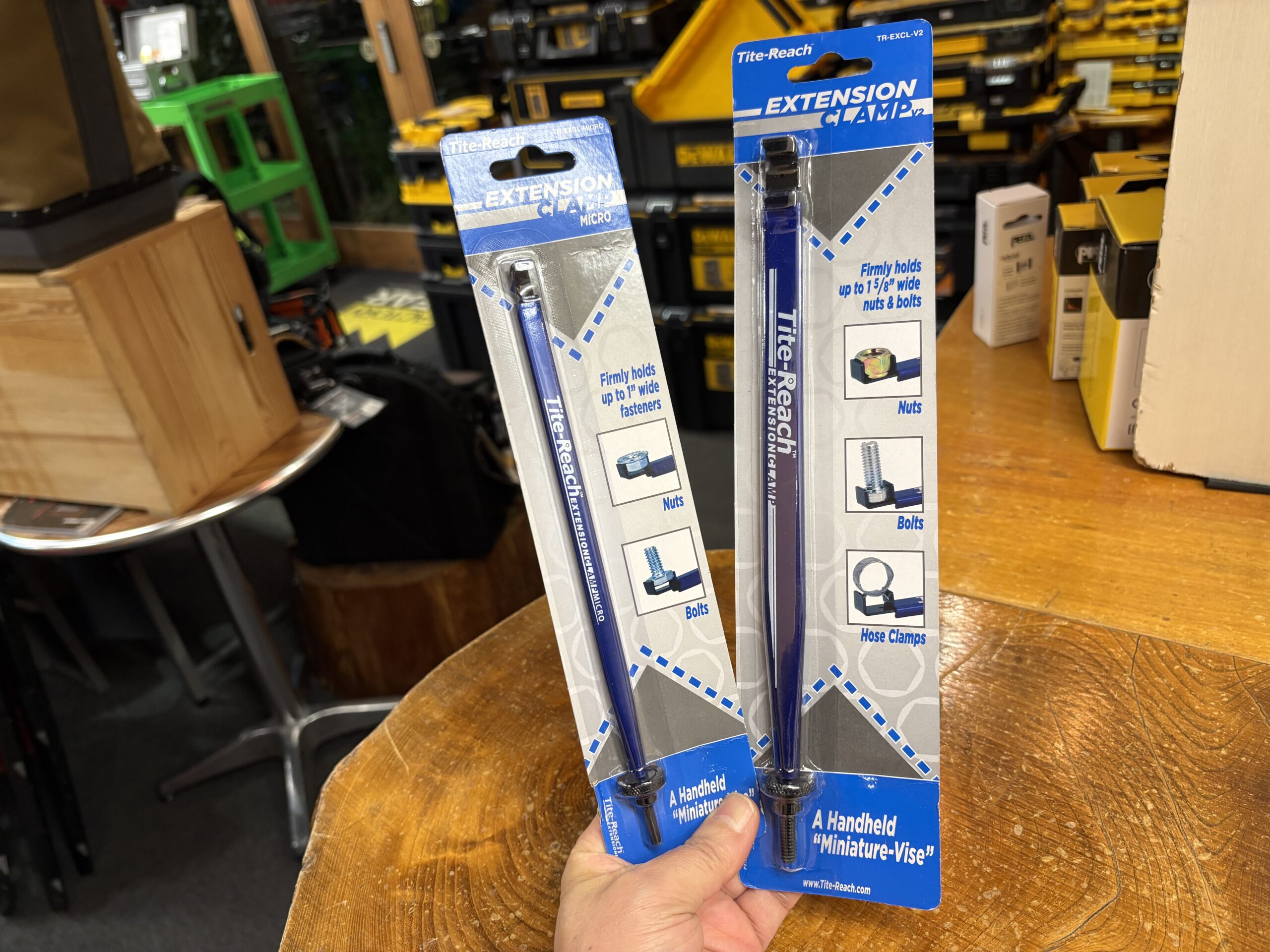 狭い場所もサクサク エアコン工事を変える革新的工具 ラチェットトルクレンチ