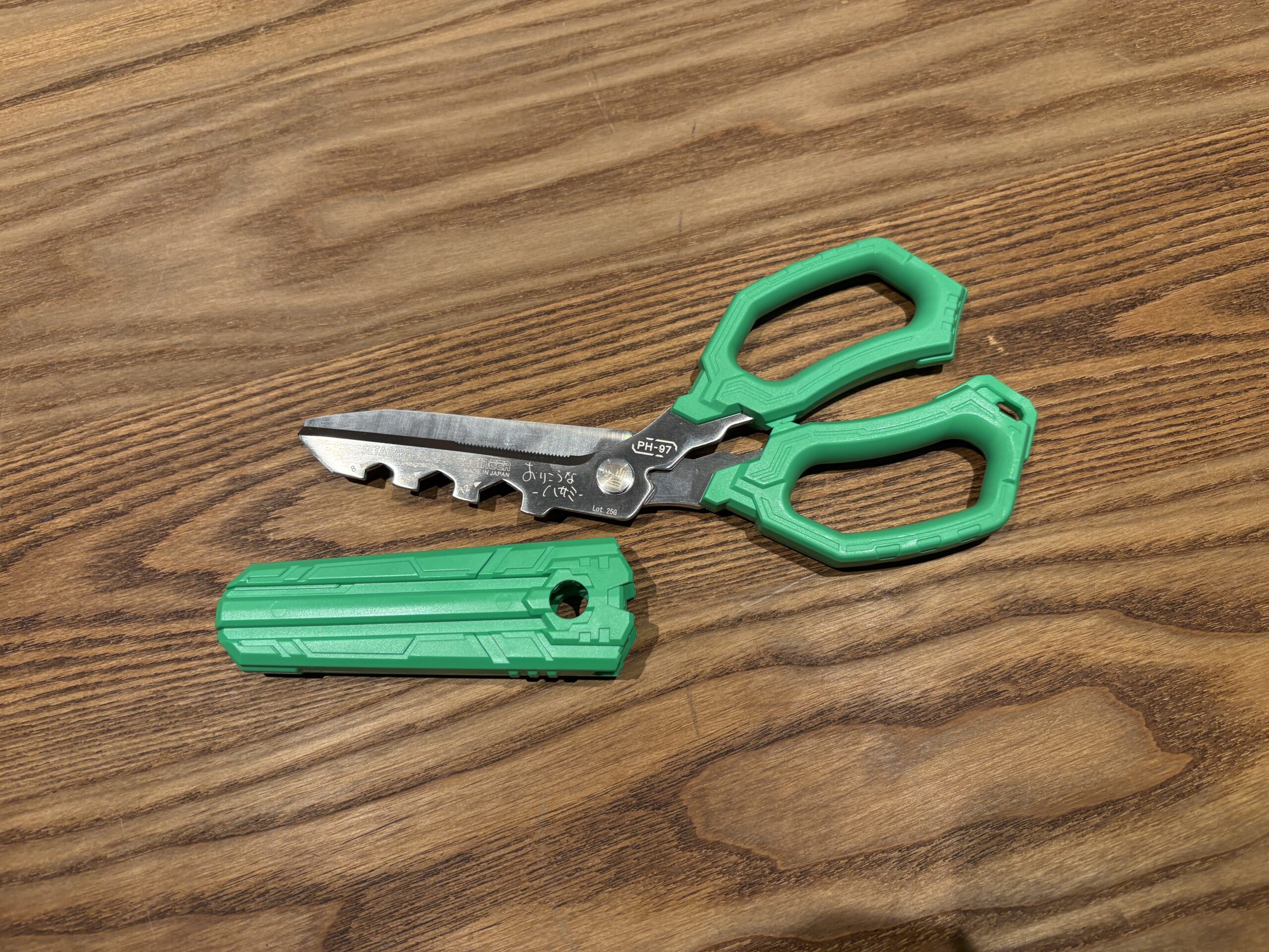 所さんとエンジニアが2年かけて作った“おりこうなハサミ”【PH-97