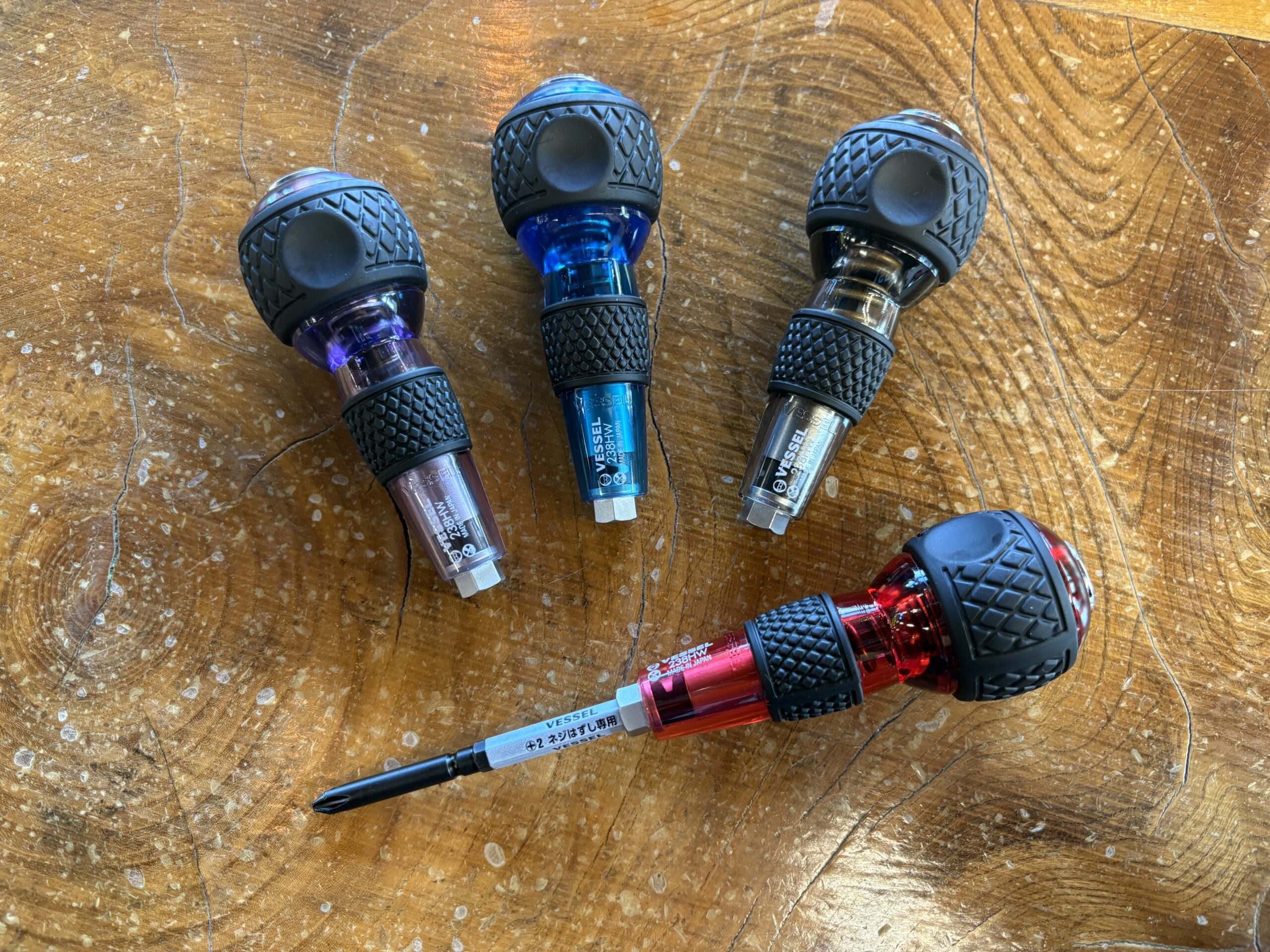 叩くと回る!?固着ネジに最強！ベッセル限定“ギャラクシー”が登場