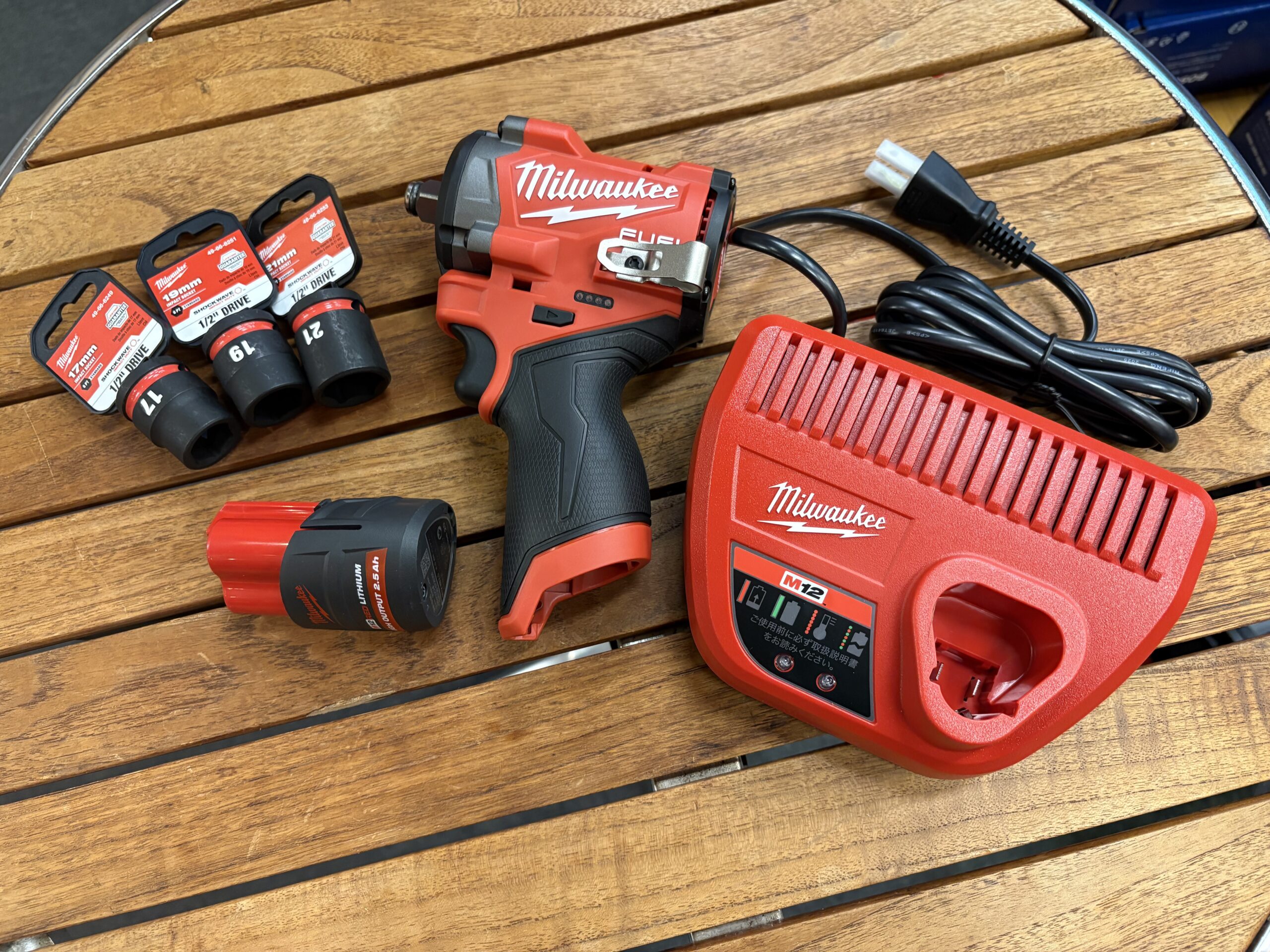 Milwaukee M12インパクトにソケット付き！今だけの特別セット登場 