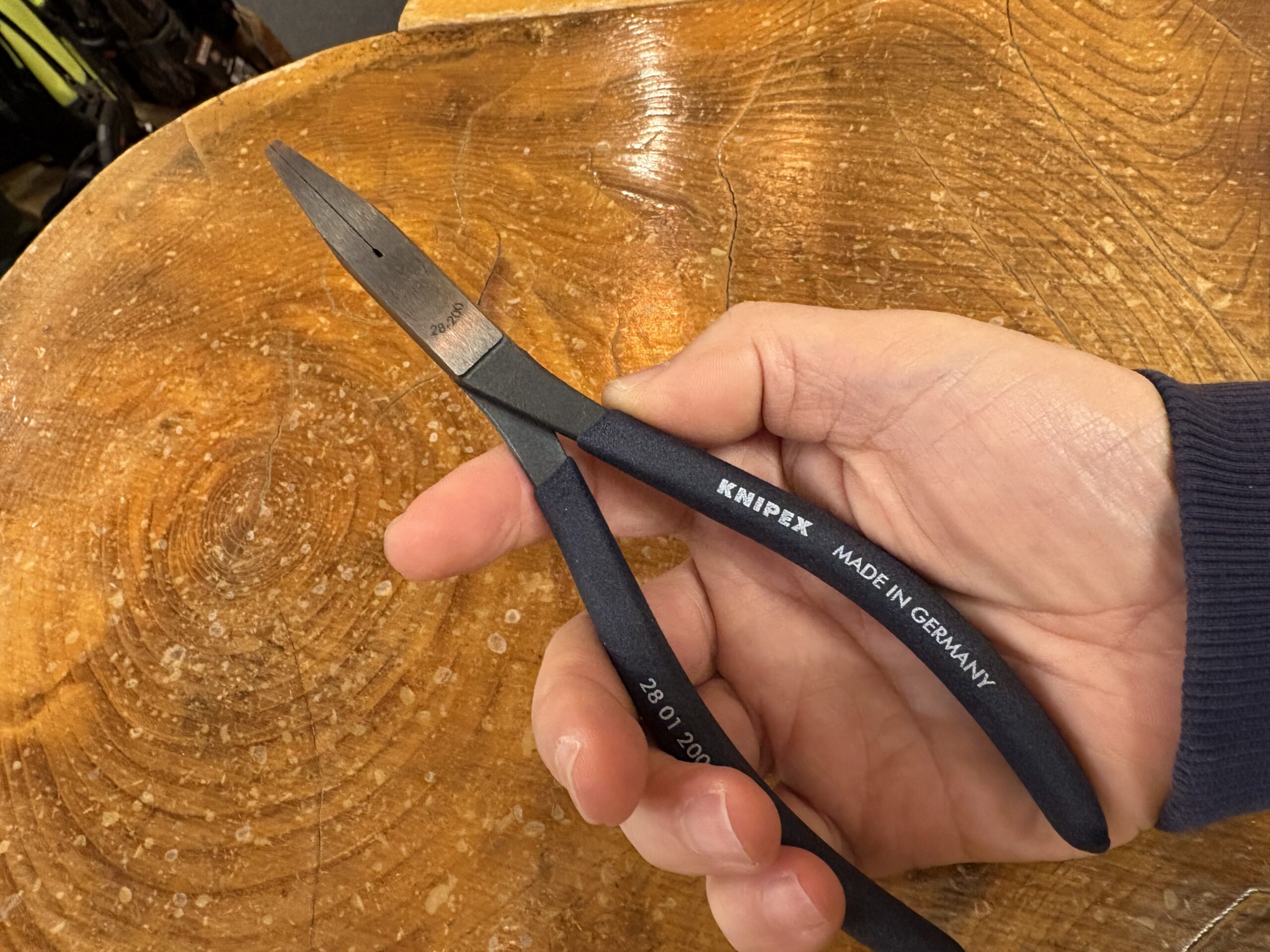 KNIPEXのちょっと変わったアッセンブリープライヤーの限定カラー