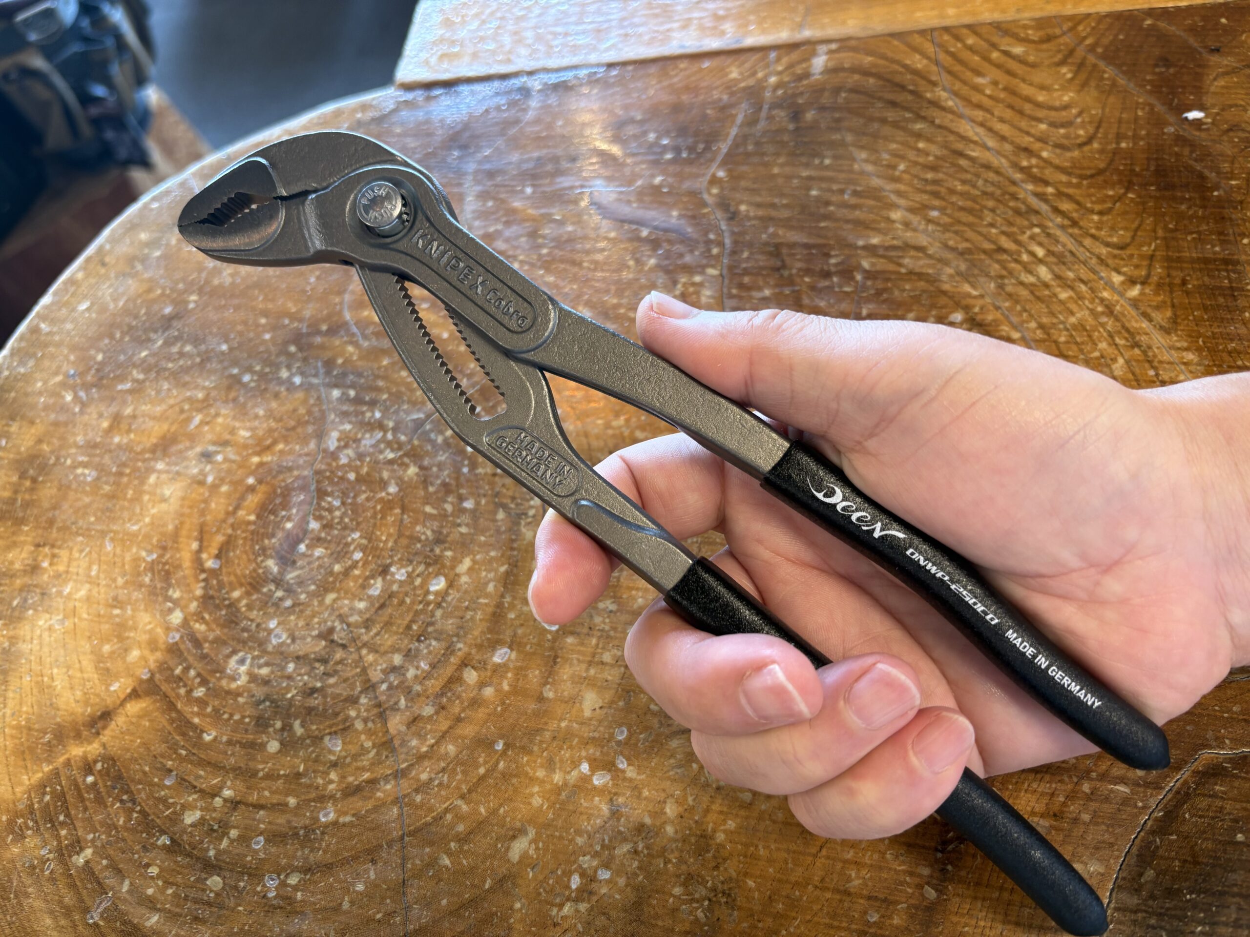 KNIPEXなのにDEEN！？特別なコブラがあるんです - ☆工具屋てっちゃん