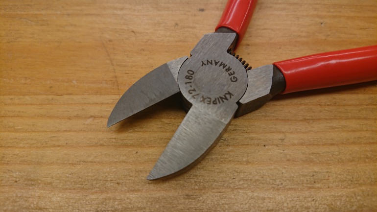 画期的】工具屋も興奮した薄刃・厚刃の二刀流ニッパー | ファクトリーギア